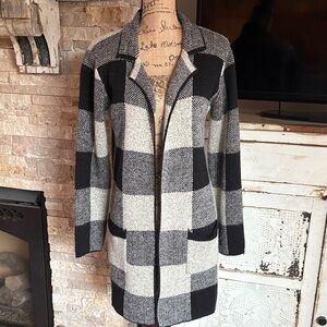 Love Tree black and gray checker block open front long line 2 pocket cardigan